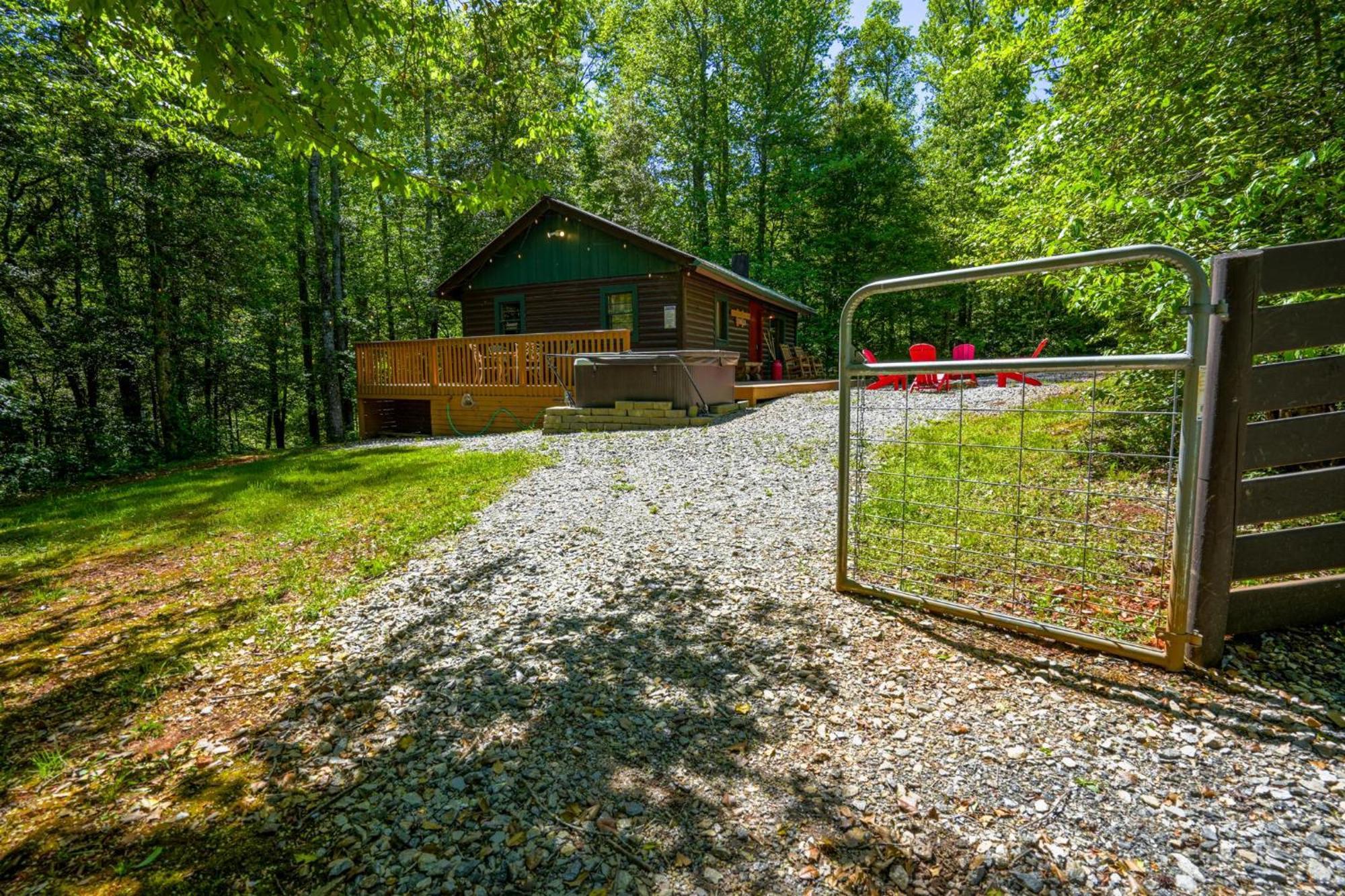 The Big Little Cabin - Hot Tub & Playground داهلونغا المظهر الخارجي الصورة