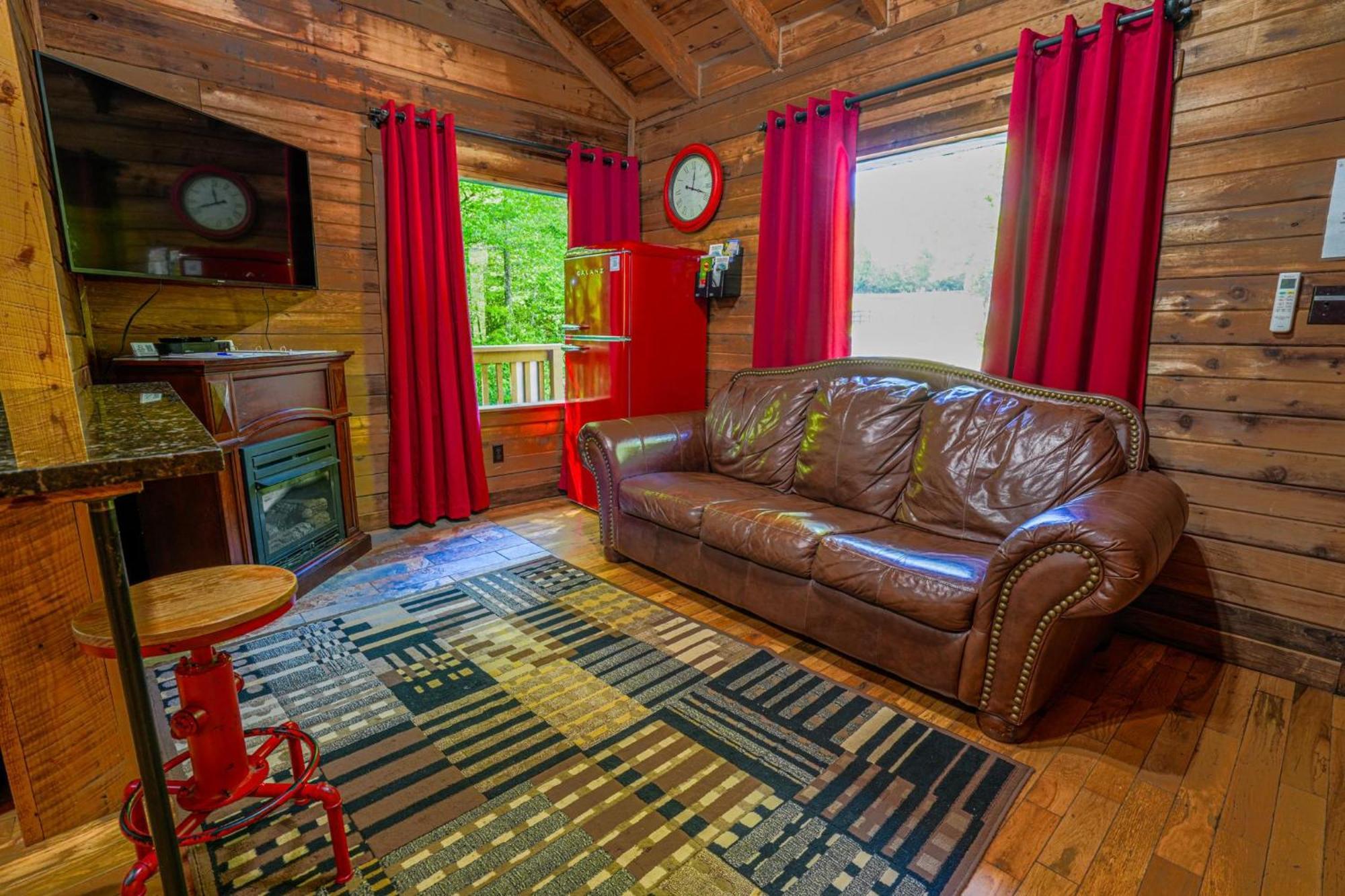 The Big Little Cabin - Hot Tub & Playground داهلونغا المظهر الخارجي الصورة